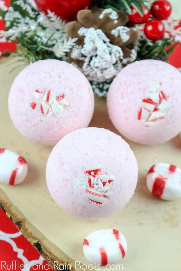 Simple & Easy Christmas Bath Bomb Recipe In Candy Cane ShapeChristmas Bath Bomb Craft Ideas