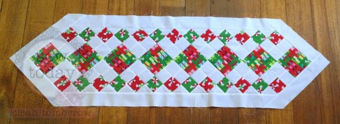 Simple & Easy Table Runner Quilt Pattern For Christmas Eve