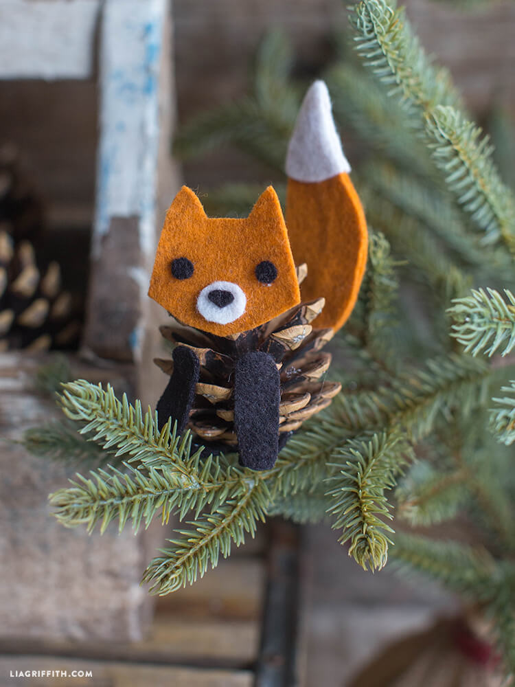 Simple Fox Decoration Craft Made With Pinecone