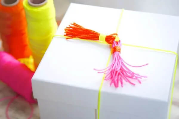 Beautiful Gift Toppers Yarn Craft Idea To SellYarn crafts to sell