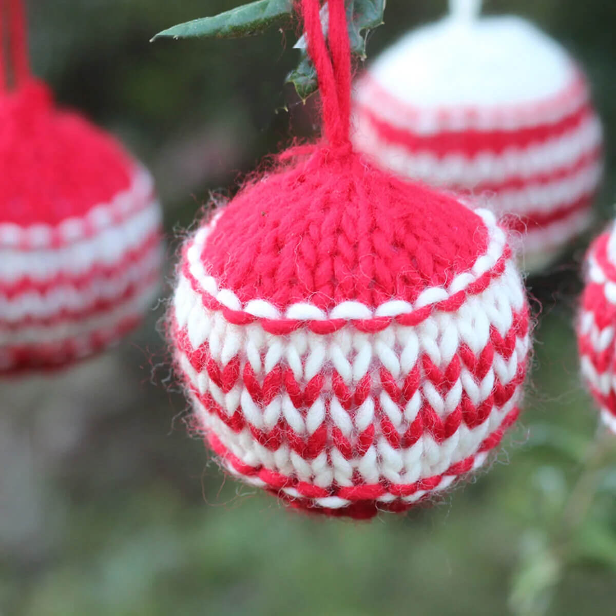 Christmas Ball Ornaments Decoration Craft Using Knitted Pattern