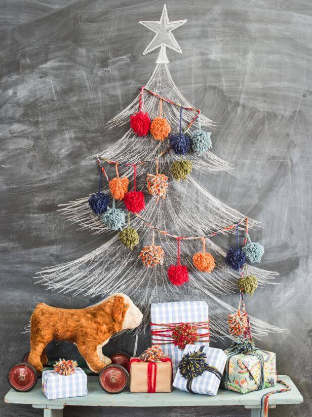 Christmas Garland Decoration With Yarn & Pom Pom DIY Christmas Yarn Garland Ideas