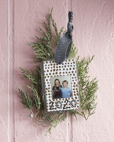 DIY Photo Ornament Decorating Paper Craft For Christmas Tree DIY Christmas Ornaments Crafts With Photos