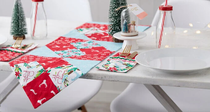 DIY Table Runner Christmas Decoration Using Sewing Machine