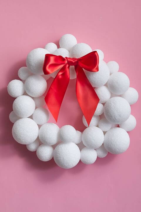 Easy & Adorable Decoration Idea With Snowball Wreath