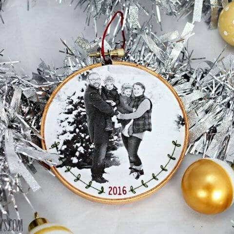 Easy Family Photo Ornament Craft Using Embroidery Hoop