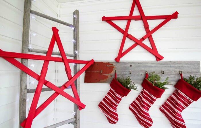 Easy To Make Oversized Star Using Wood For Christmas Decoration