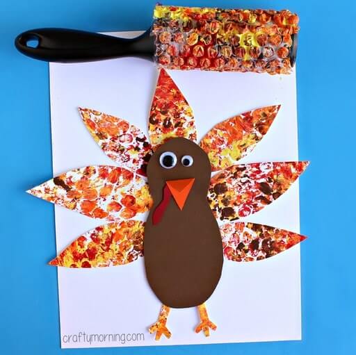 Easy-To-Make Turkey Feather Craft With Bubble WrapTurkey feather craft ideas