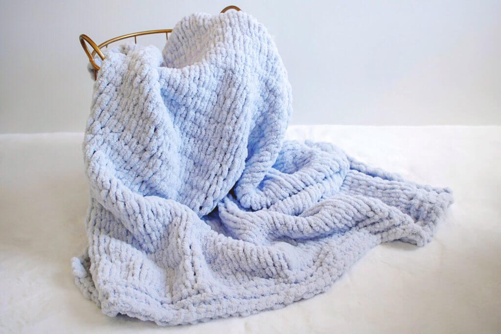 Easy-To-Make Yarn Blanket Idea For Winters