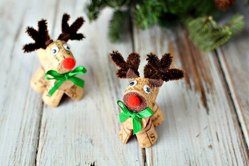 Fun To Make Adorable Little Reindeer Craft With Wine Corks Christmas Crafts with Wine Corks