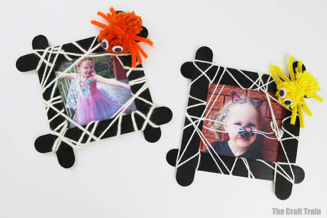Fun-To-Make Spooky Yarn Spidey Photfrane Craft Idea For Kids
