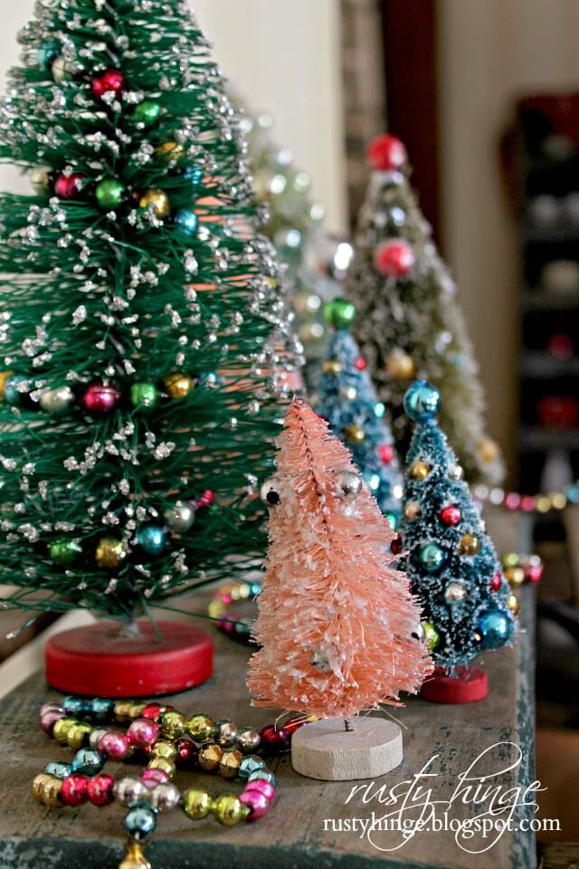 Indoor Garland Decoration With Little Christmas Tree Indoor Christmas Party Decoration Ideas