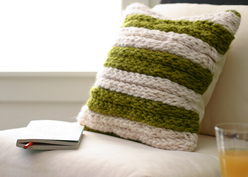 Let's Make A Beautiful Finger Knit Pillow With YarnThings to do with yarn and fingers 