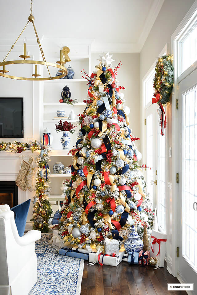 Make An Adorable Christmas Tree Decor With a Gold & Silver Combination