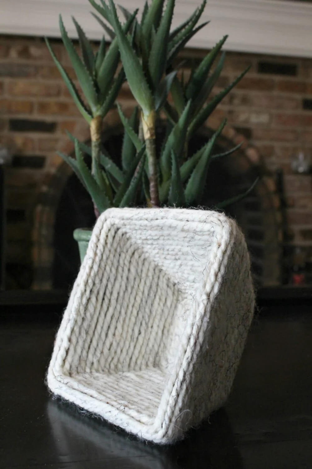 Make An Easy-Peasy Yarn Bucket Without Knitting Crafts to make with yarn without knitting