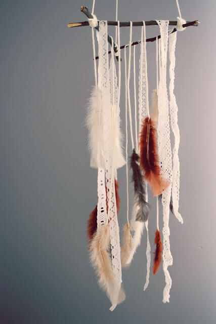 Make An Easy Wall Hanging Craft With Feathers