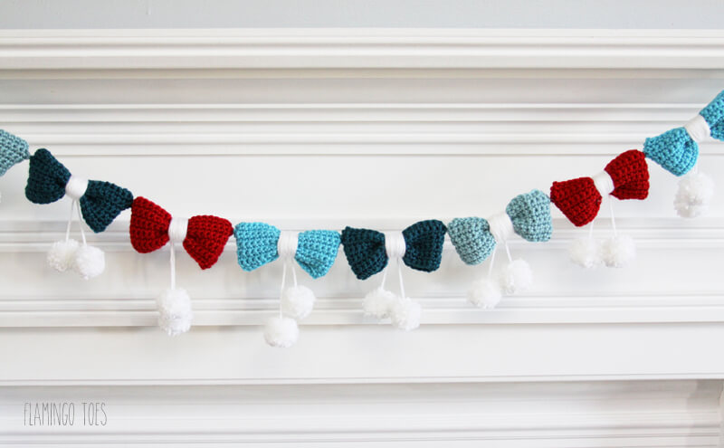Pretty Bows & Pom Poms Crochet Garland For Holiday Decoration