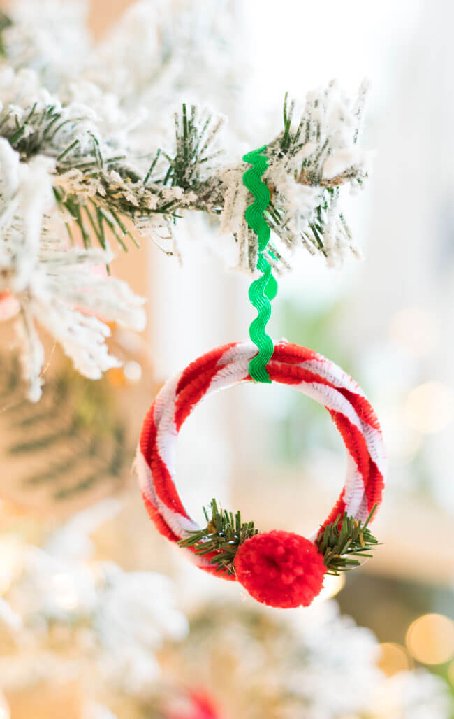 Simple And Cute Mason Jar Lid Wreath Ornaments For Decoration