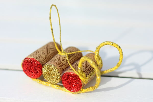 Simple Glittery Santa Sledge Craft With Wine Corks