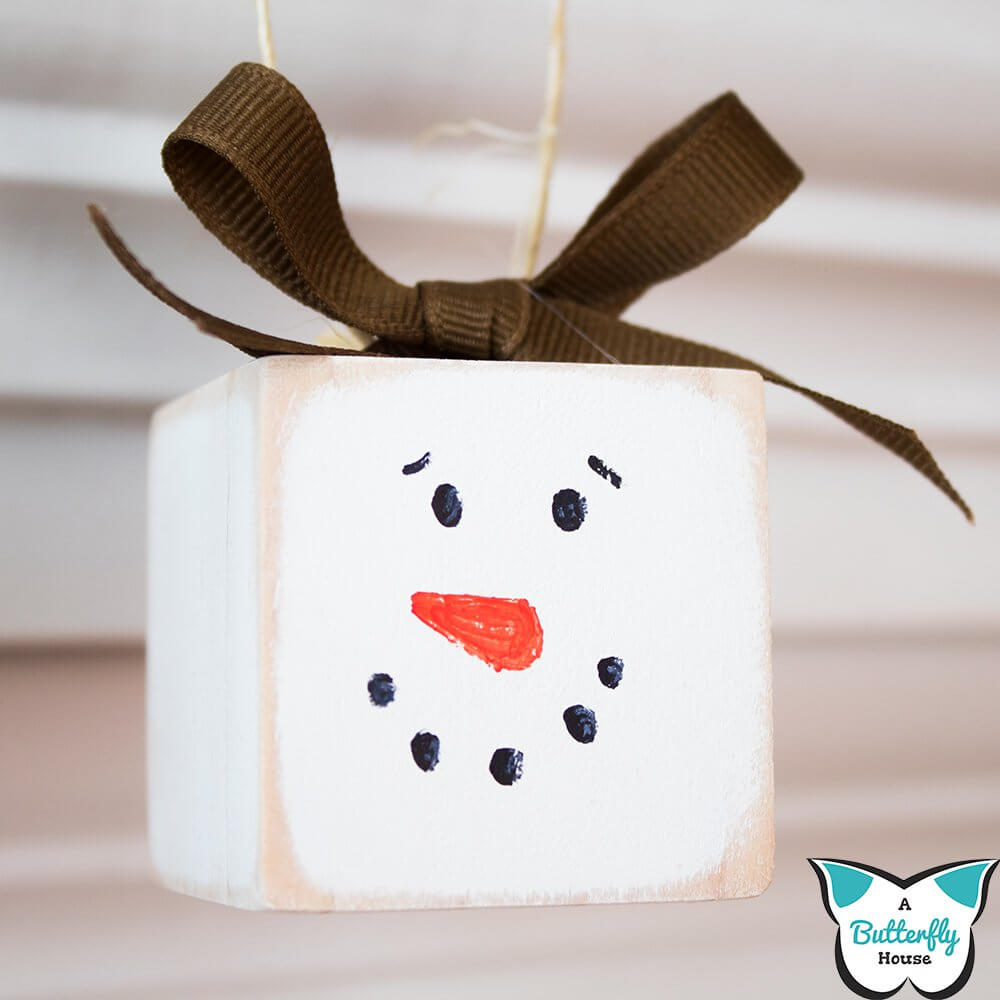 Simple Snowman Ornaments Craft Using Wooden Blocks