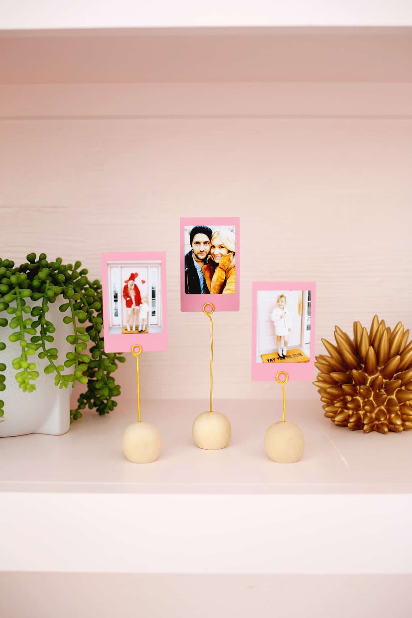 Unique And Quick Wooden Ball Photo Holder