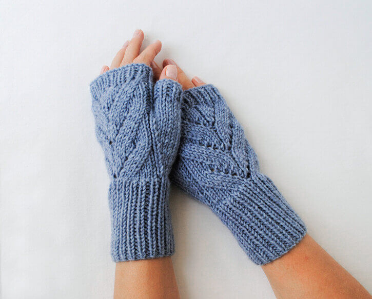Beautiful Blue Leafy Pattern Fingerless Hand Gloves 