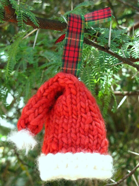 Christmas Santa Hat Yarn Knitting Pattern : Christmas Knitting Patterns