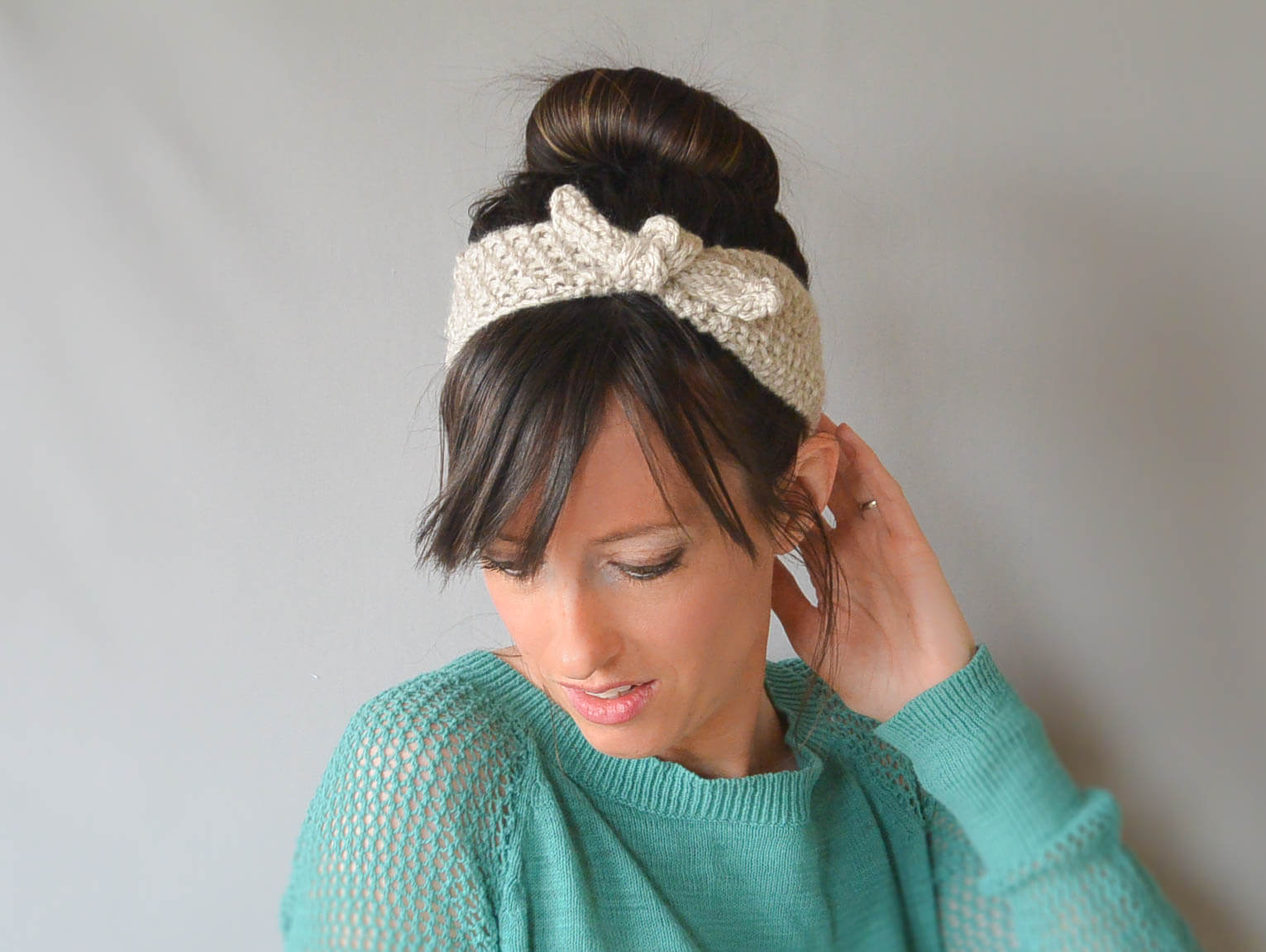 Cute Tie-On Off White Headband: Headband Knitting Patterns