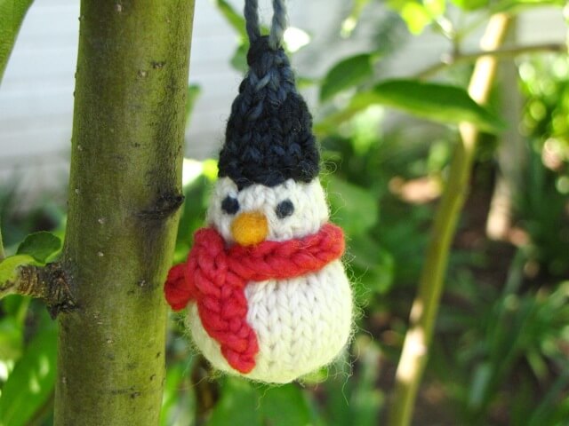 Easy And Fun Yarn Snowman Knitting Pattern : Christmas Knitting Patterns