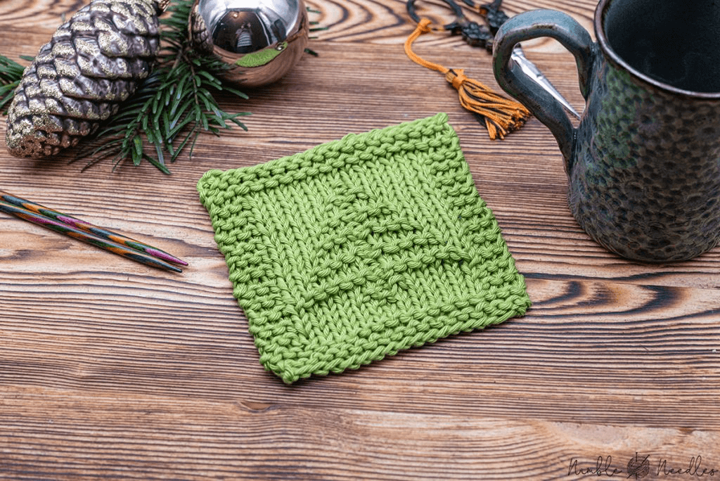 Green Yarn Christmas Theme Coaster Knitting Pattern: Christmas Knitting Patterns