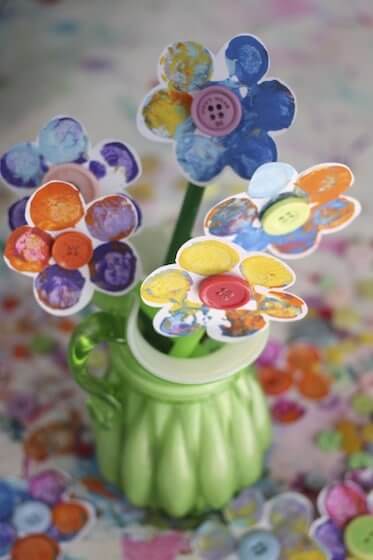 Adorable Cork-Stamped Flower Button Crafts For Mother's DayMay Day Craft Ideas for Kids