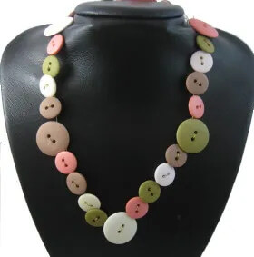 Adorable Necklace Craft Made With Vintage Wire & Buttons