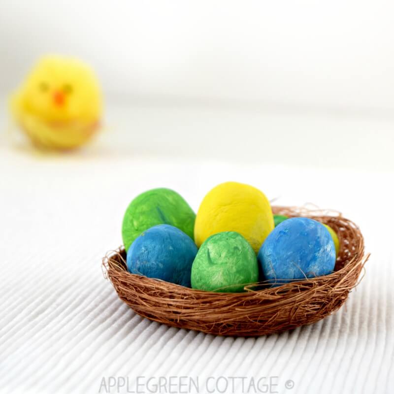 Amazing & Simple Air Dry Clay Easter Eggs Air dry clay Ideas for kids