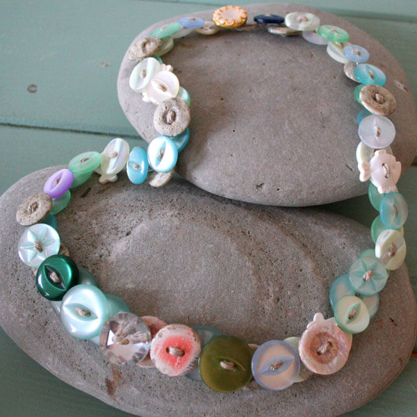 Beautiful Button Necklace Craft Tutorial For BeginnersButton Necklace Crafts(