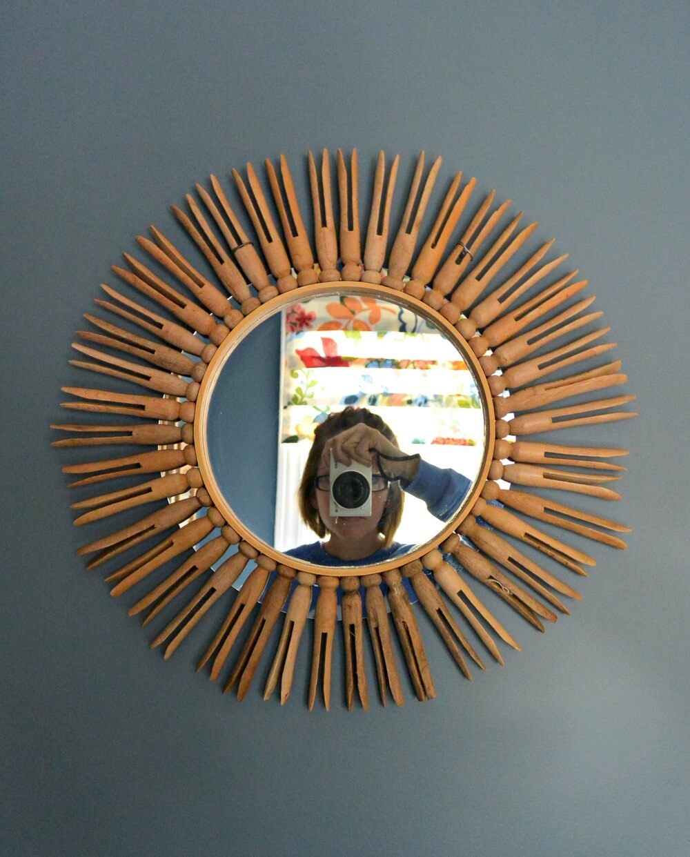 Beautiful Round Clothespin Vintage Mirror Craft DIY Vintage clothespin crafts