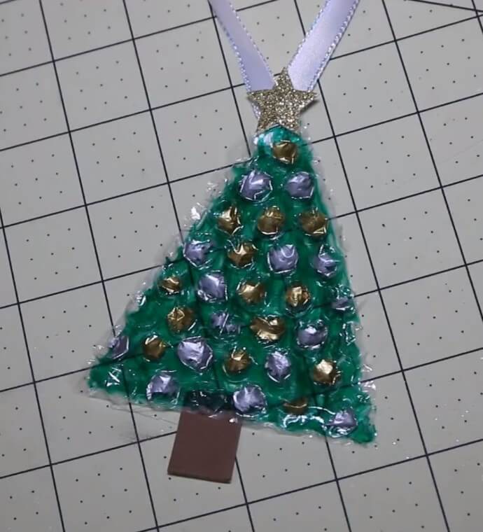 Bubble Wrap Christmas Tree Craft Activity for Toddlers and Kids