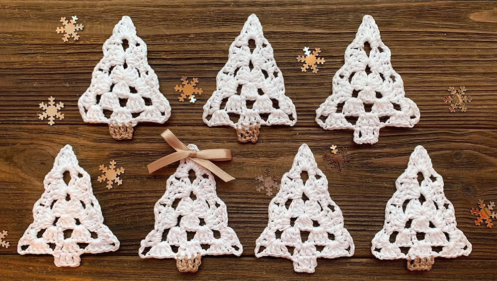 Christmas Tree Ornament Using Crochet For Decoration