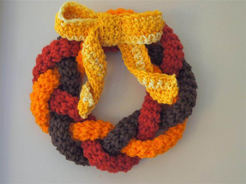DIY Pretty Crochet Wreath For Thanksgiving