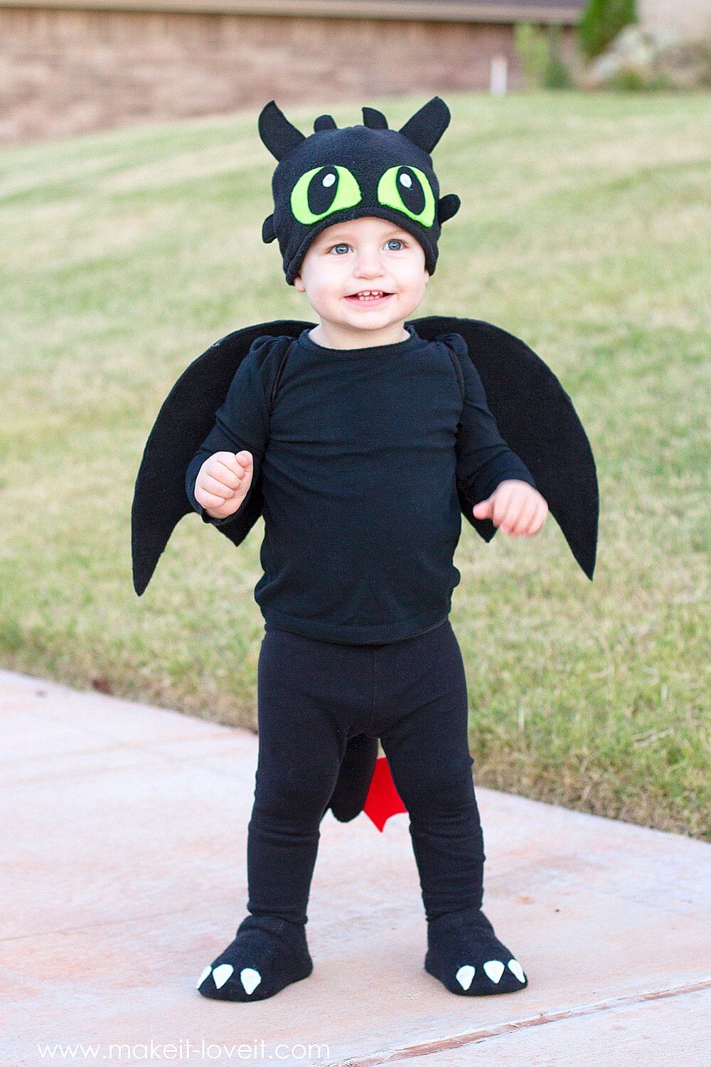 DIY Toothless Dragon-Themed Costume For Toddlers