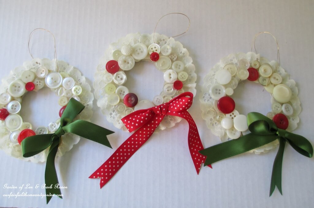 DIY Vintage Button Wreath Ornament Craft For Christmas GiftButton crafts For Christmas Decoration
