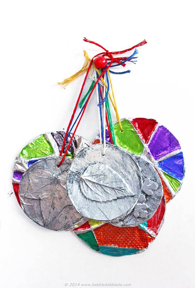 Easy Aluminum Foil Christmas Ornament Craft In 5 Minutes