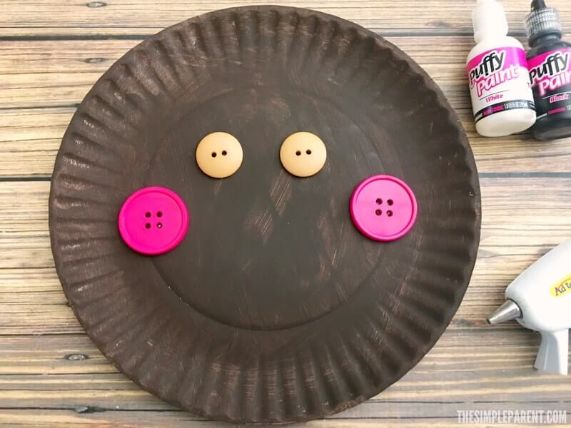 Easy & DIY Gingerbread Man Craft With Paper Plate & ButtonButton crafts with paper plate