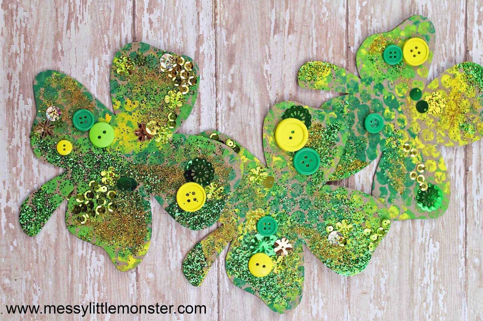 Easy Bubble Wrap Shamrock Craft Made With Cardstock, Buttons & Glitter