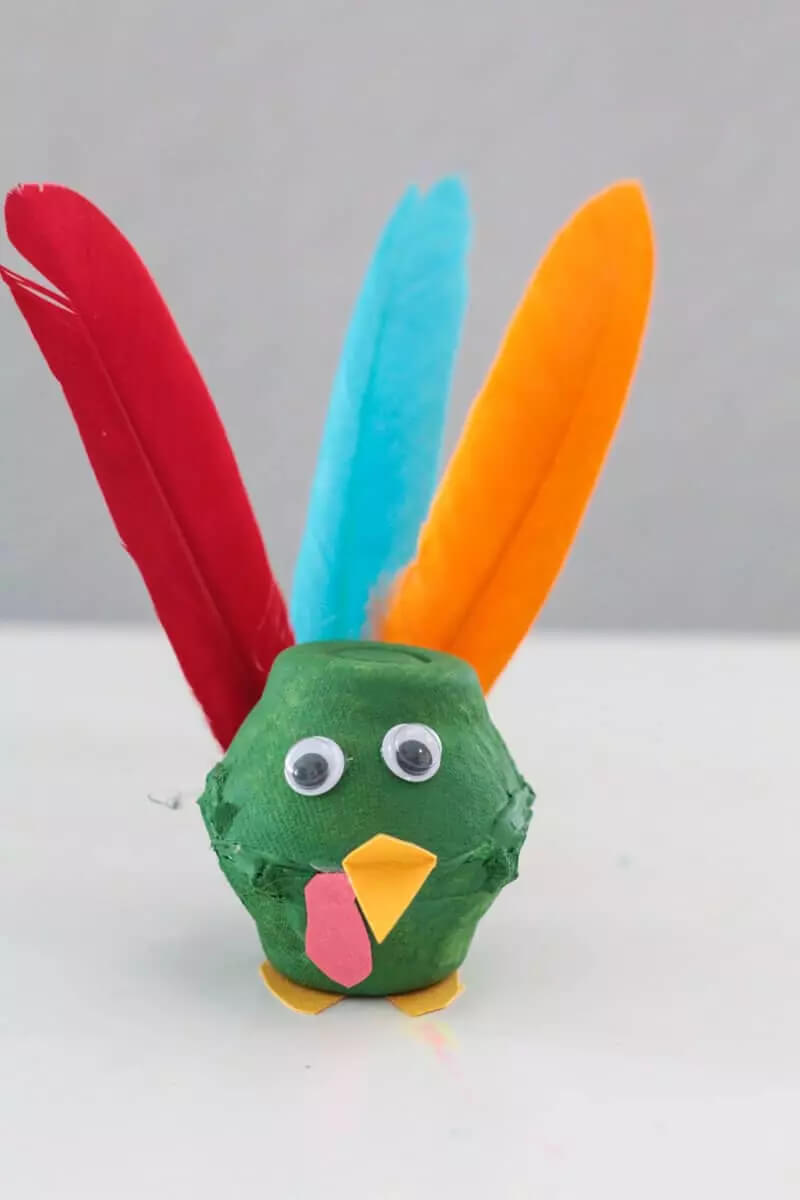 Easy Thanksgiving Turkey Craft Idea Using Egg Carton & Colorful Feathers