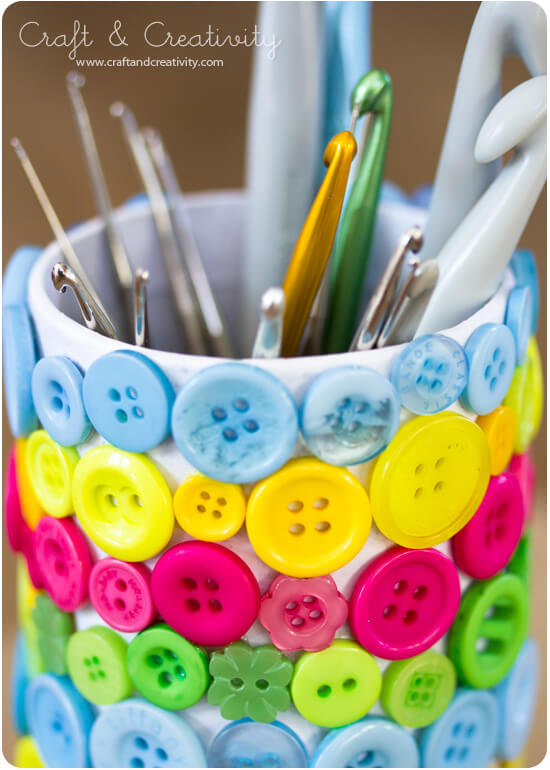 Easy To Make Pen Holder Craft Project Using ButtonsDIY Button Craft Project