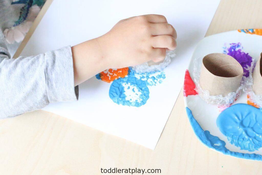 Easy To Make Stamp Art Using Bubble Wrap