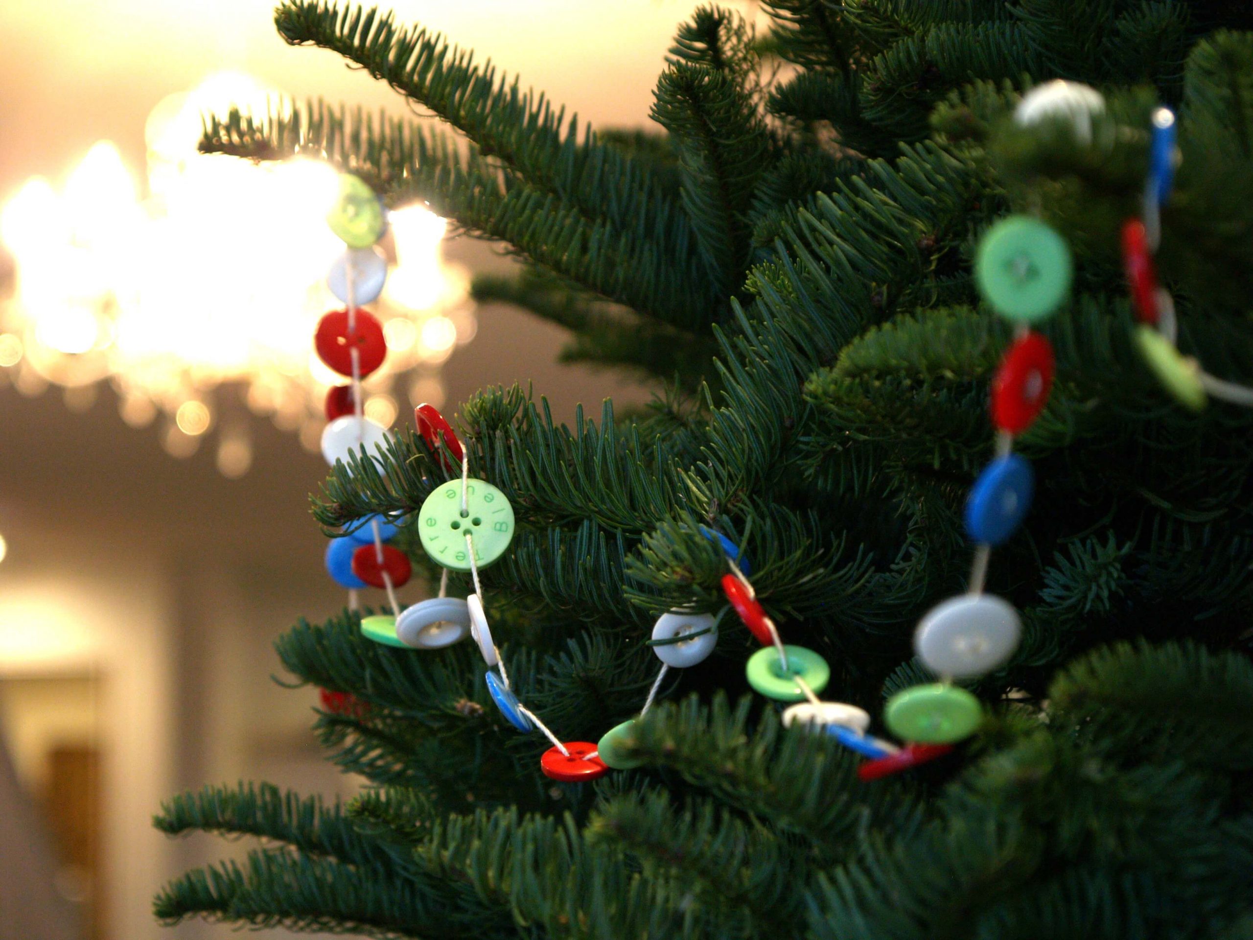 Fun-To-Make Christmas Tree Button Garland Idea For Kids