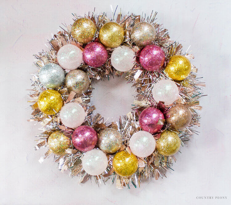 Fun To Make Super Glittery Wreath For Home DecorDIY Glitter Wreath Ideas