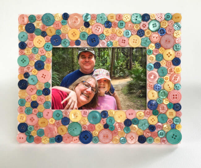 Gorgeous Button Frame Decoration Craft Project With Family Photos Button Photo Frame Crafts