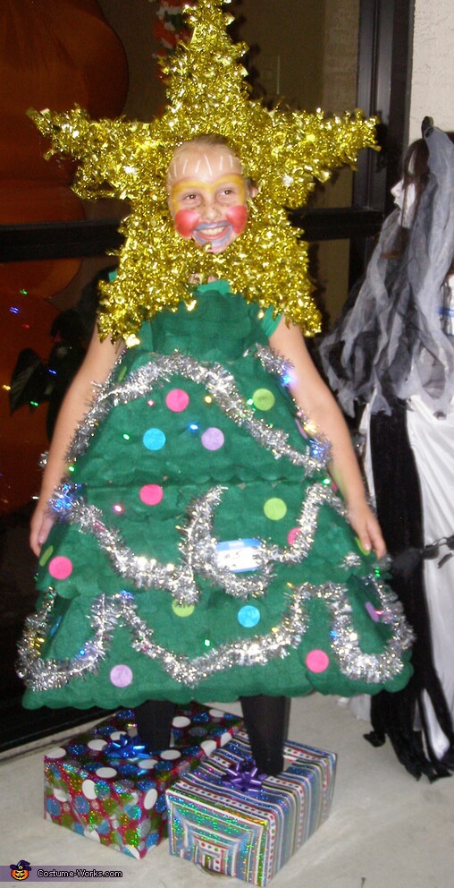 Homemade Creative Christmas Tree Costume For Kids Christmas Costume DIY Ideas for Kids
